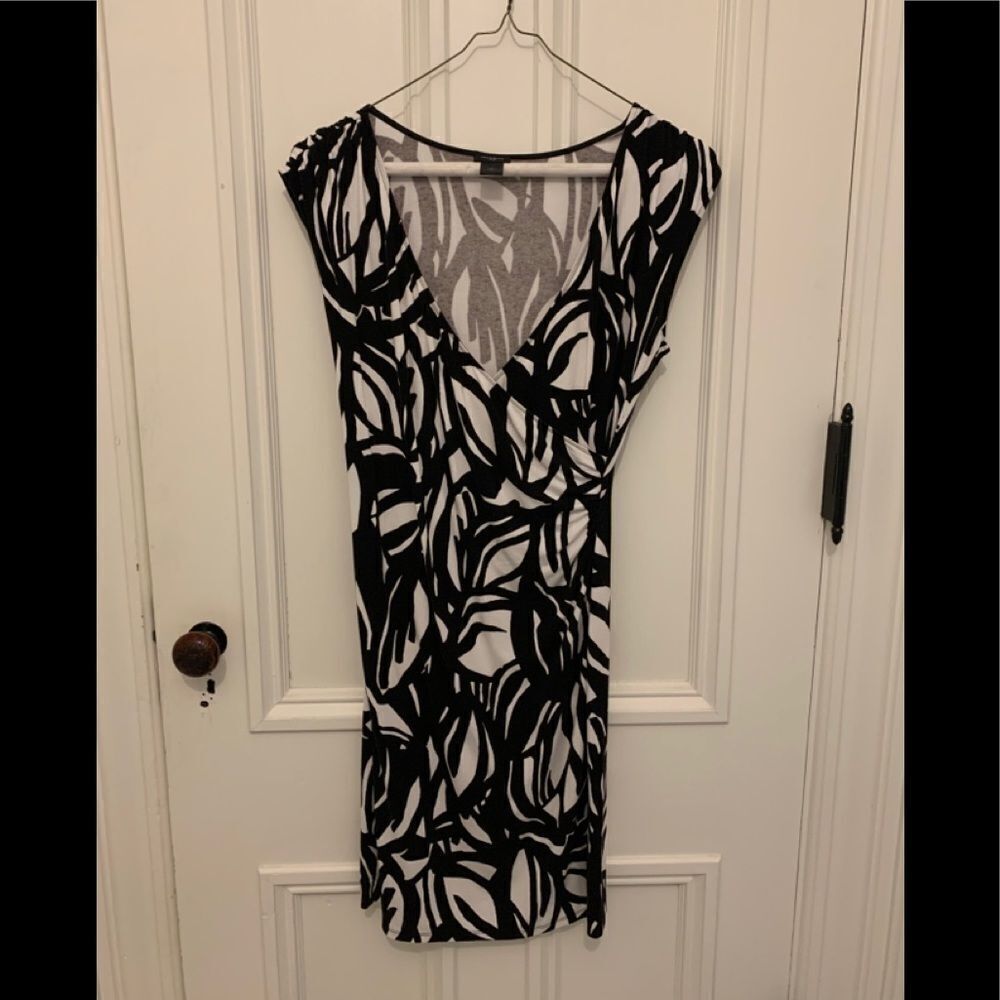 Ann Taylor black/cream floral v-neck tank dress M
